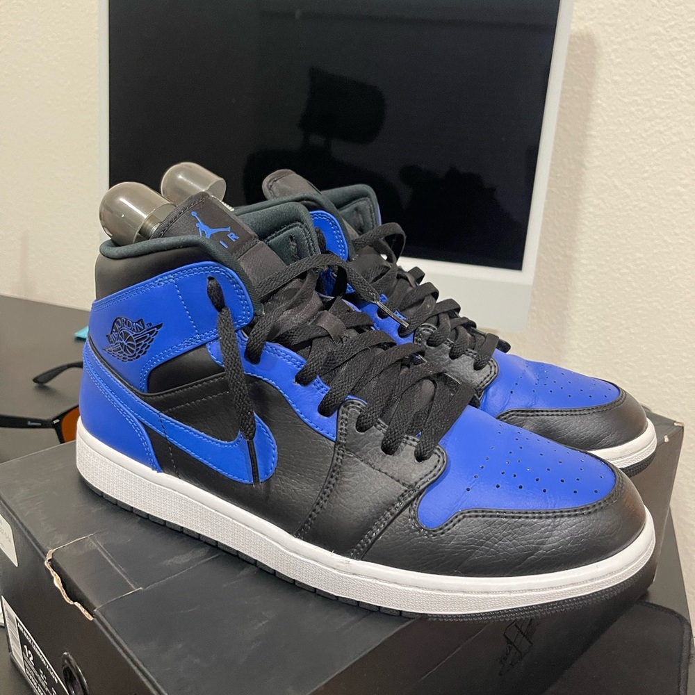 Men's Nike Air Jordan 1 Mid Hyper Royal 2021 Size Rare 554724-077 Blue Black
